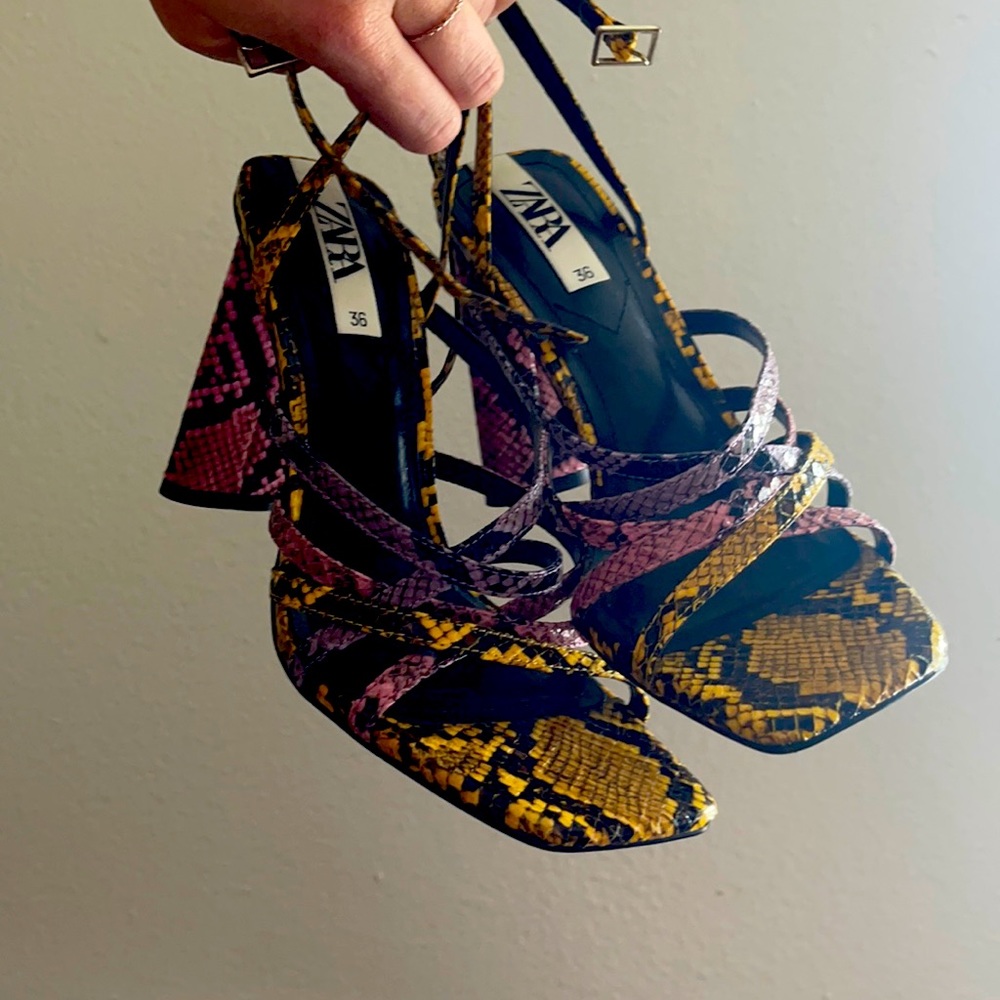 Super cute multi color snake skin heels